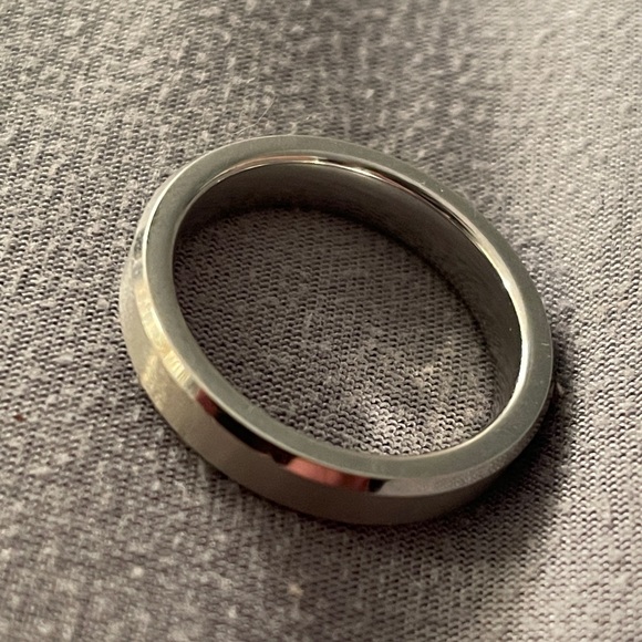 4MM TUNGSTEN CARBIDE SATIN BEVELED RING US 9.5 - Picture 3 of 9